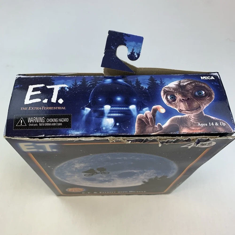 NECA E.T The‎ Extra-Terrestrial 40th Anniversary Elliott and E.T. on Bicycle Set